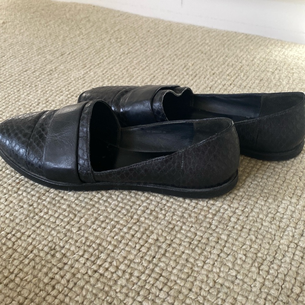 Vince leather flats size 6.5